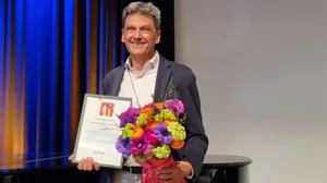 29360079-12 Der Wetziker Arzt Andreas Weber wurde in Zürich mit dem Pallitative Care Preis ausgezeichnet.