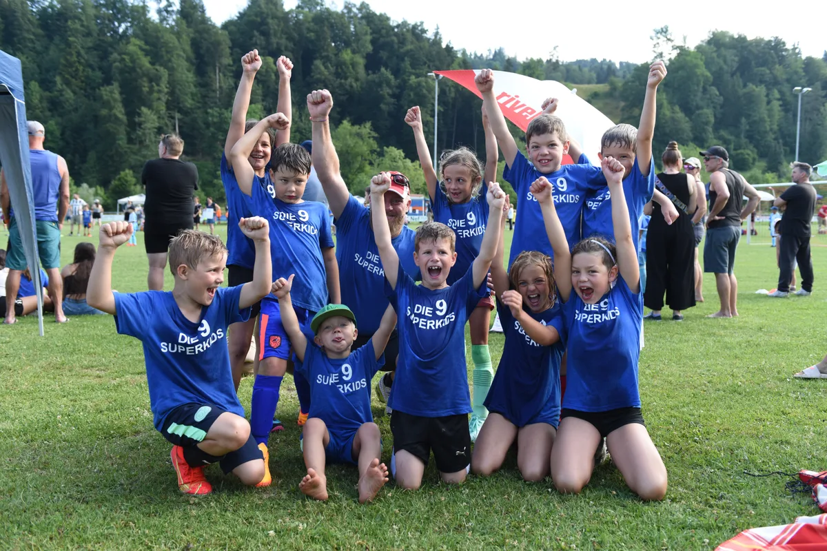 Die 9 Superkids wussten sich auch zu helfen. Schülergrümpi vom Sonntag 28.06.2026. Bauma