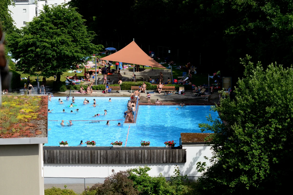 Dorfbadi in Uster am Wochenende 19.Juni 2021
personen warten auf den Einlass vor der Badi
Fotos Mirjam Müller (jam) Dorfbadi in Uster am Wochenende 19.Juni 2021
personen warten auf den Einlass vor der Badi
Fotos Mirjam Müller (jam)
