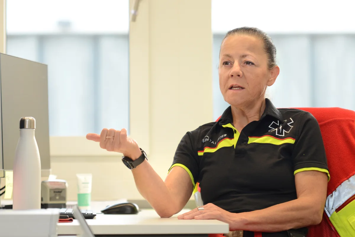 Barbara Henzen: «Die Mangellage hat direkte Auswirkungen auf das bestehende Personal». Barbara Henzen, Leiterin Rettungsdienst Uster, im Interview.