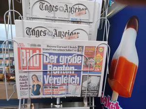 27027585-4 .