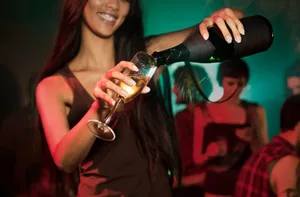 Gerade mal 1000 Franken sollen die Animierdamen in einem Wetziker Club verdient haben – bei durchschnittlich 182 Stunden Arbeit pro Monat. Gerade mal 1000 Franken sollen die Animierdamen in einem Wetziker Club verdient haben – bei durchschnittlich 182 Stunden Arbeit pro Monat.