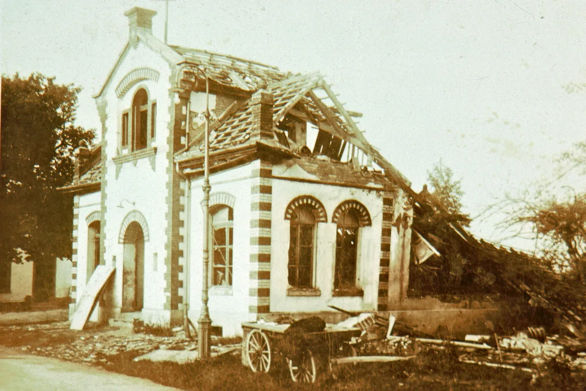 Zerstörte Bronzefarbenwerk  in Wetzikon nach Explosion 1926