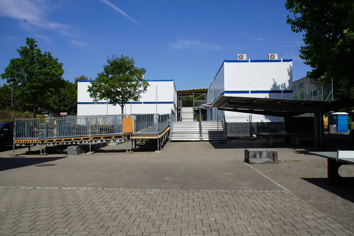 Das Schulhaus Bühl wird neu gebaut. Dafür werden mehrere Bäume gefällt.