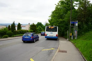 Die Bushaltestellen entlang der Zürichstrasse werden mit Wartehäusschen ausgestattet. Die Bushaltestellen entlang der Zürichstrasse werden mit Wartehäusschen ausgestattet.