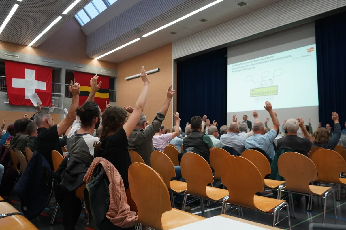 Gemeindeversammlung in der Mehrzweckhalle Tann in Dürnten.