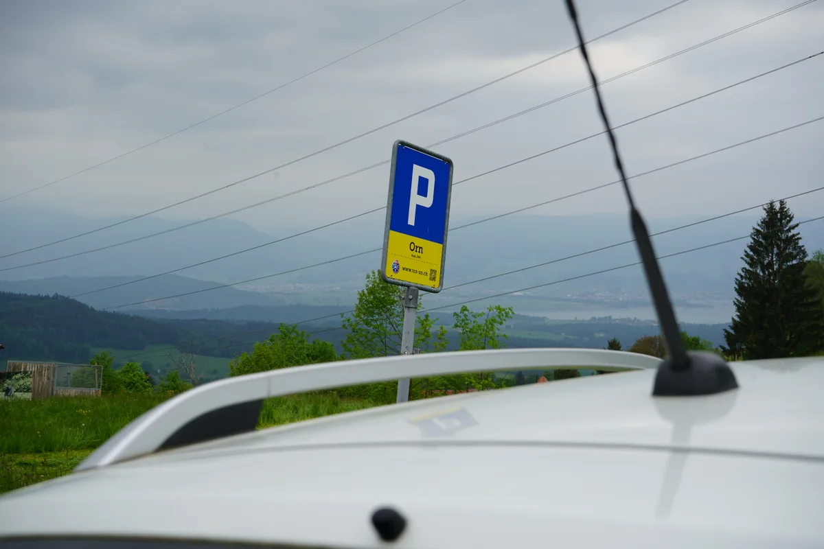 Auch die Parkplätze bei der «Bachtel-Ranch» sollen kostenpflichtig werden.