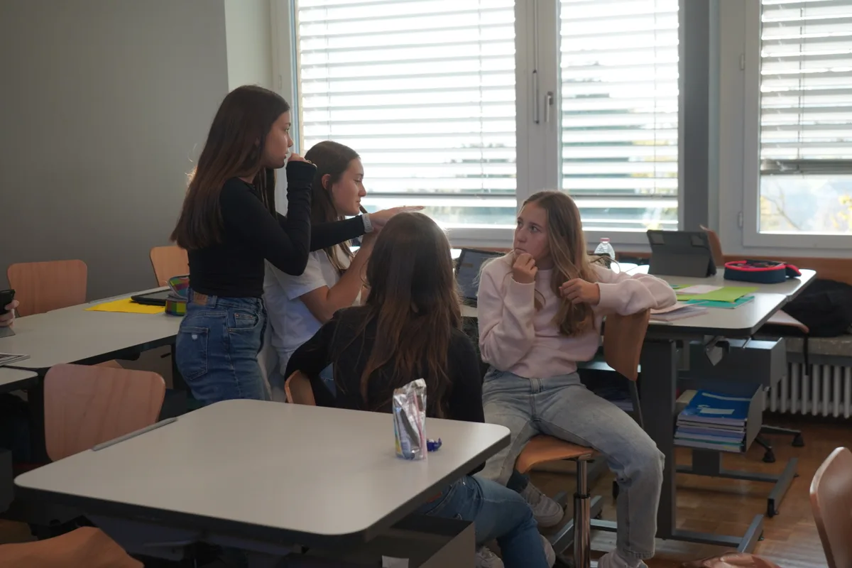 Schülerinnen und Schüler der Schule Wald während der Medienwoche.