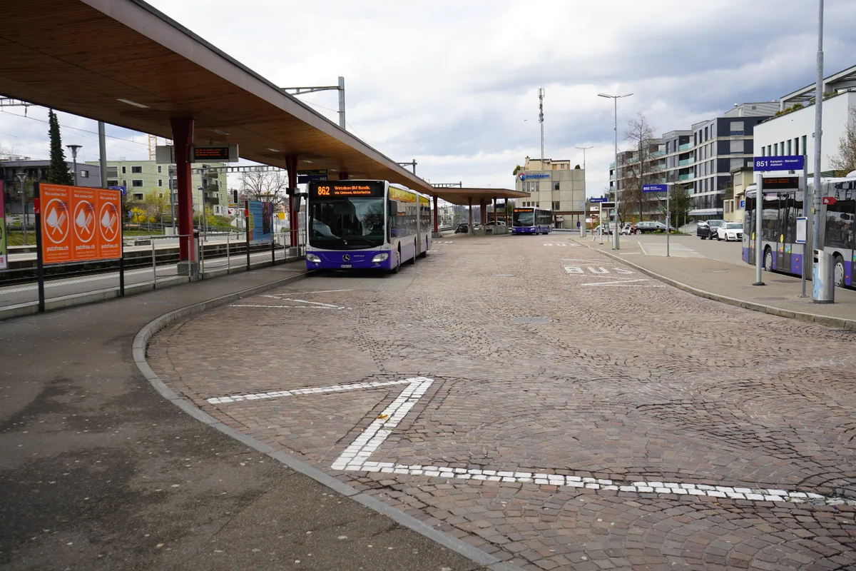 Beim Bahnhof Wetzikon soll es mehr Platz für die Busse geben.
