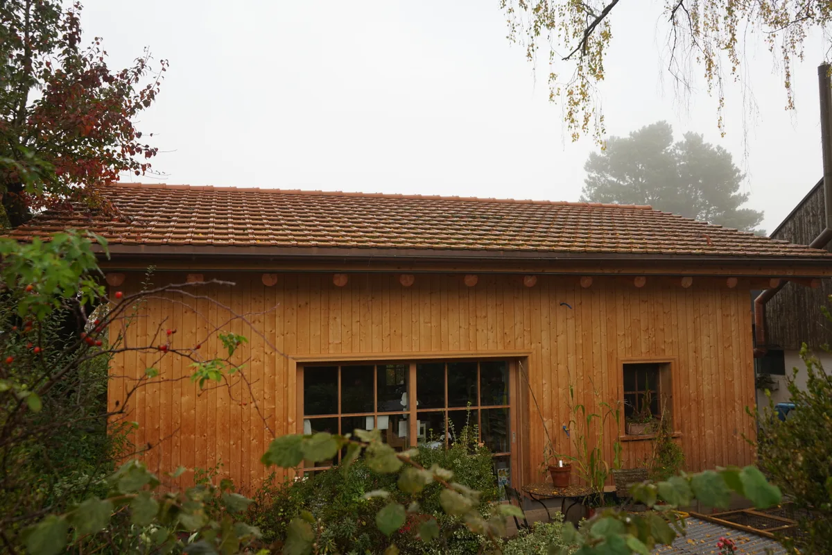 Die Kita Pippi’s Blockhus in Pfaffhausen mit der Holzverschalung, die den Betreibern missfällt.
