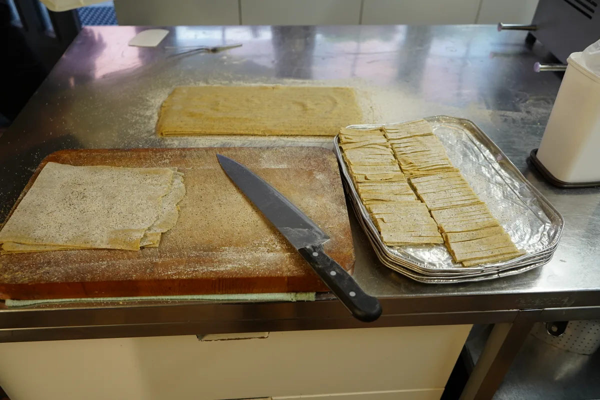 Pizzoccheri auf einem Teller.
