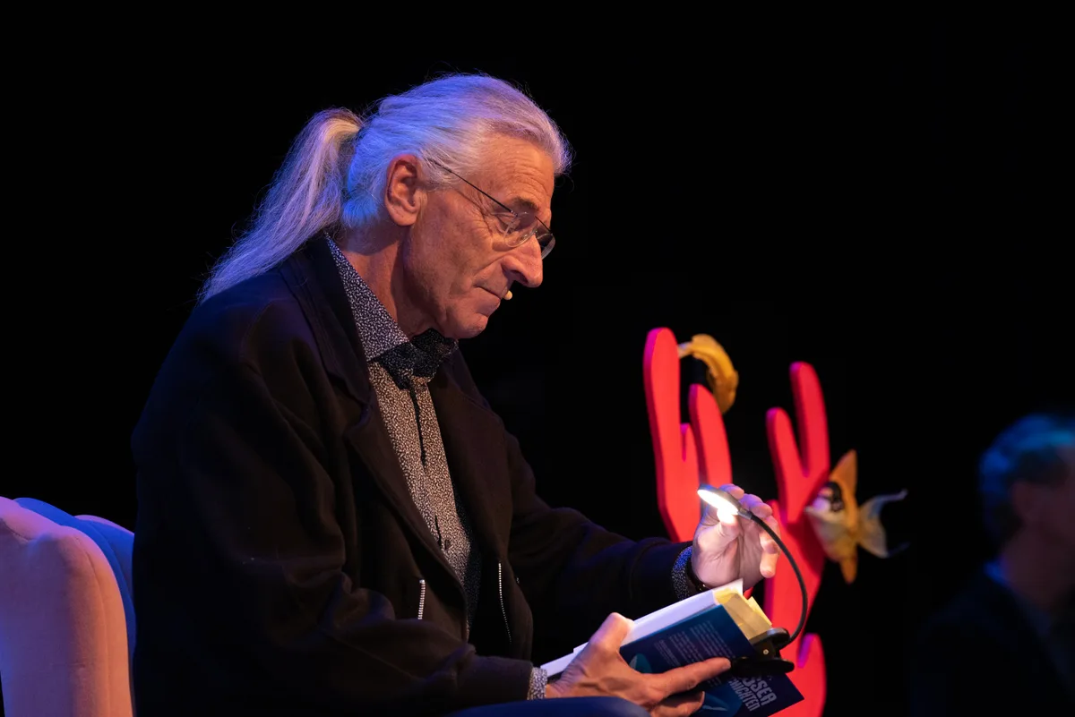 Marco Caduff machte die Geschichten einzigartig. Erzähler Marco Caduff Schreibstar 2023 Finalabend