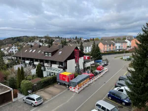 22393044-2 Im Oberland wird fleissig gebohrt.