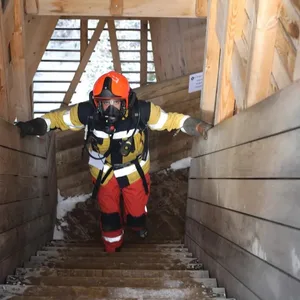 31820887-7 Um Feuer zu löschen und Leben zu retten, braucht es auch körperliche Fitness. Wie fit sie sind, stellten am Samstag Feuerwehren aus der Region unter Beweis.