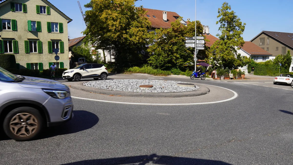 Kreisel  in Fällanden.