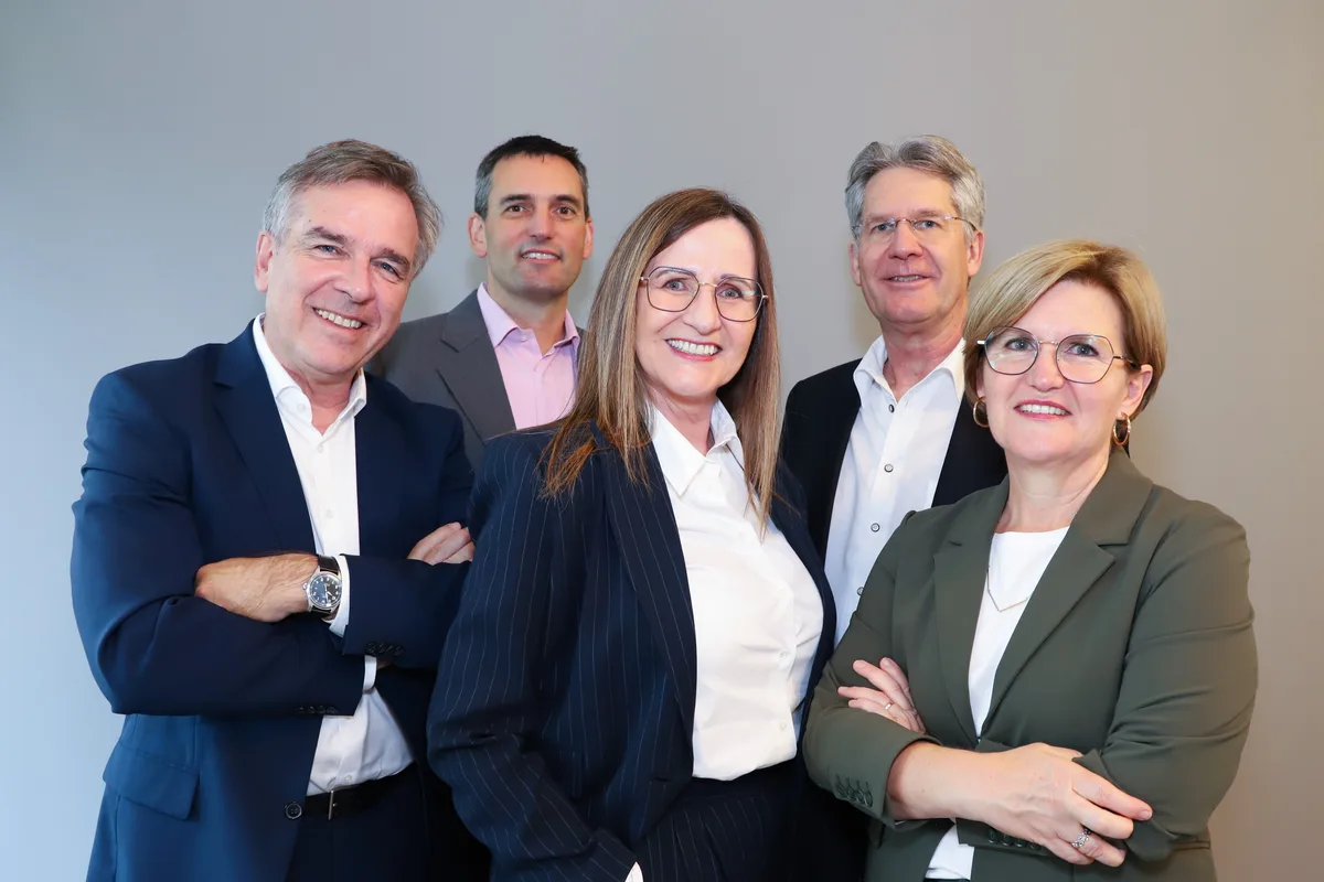 Die neue Geschätsleitung von Links nach Rechts: Enrico Caruso, Beat Schelbert, Erika Kälin, Robert Suter und Cäcilia Pacciarelli.