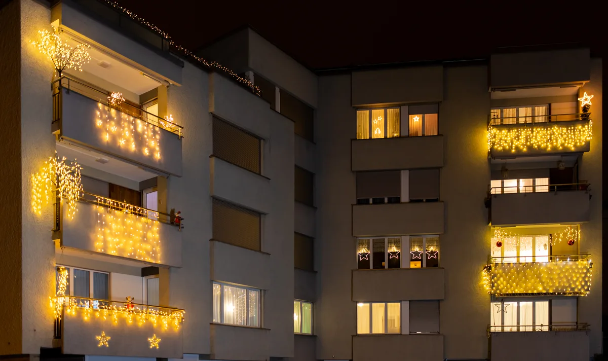 Lichterwettrüsten an Wohnblock in Rüti. Lichterwettrüsten an Wohnblock in Rüti.