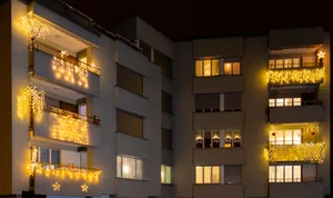 Lichterwettrüsten an Wohnblock in Rüti. Lichterwettrüsten an Wohnblock in Rüti.