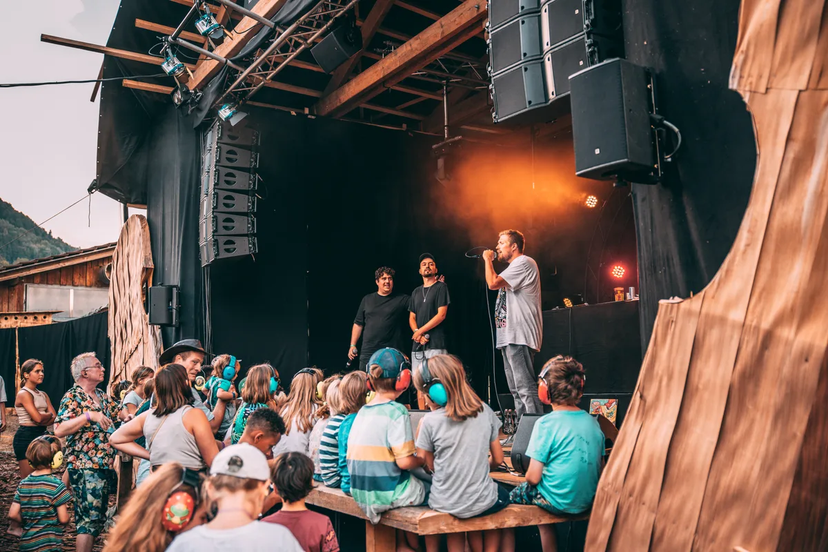 Auch viele Kinder sind beim Looren Open Air anzutreffen.