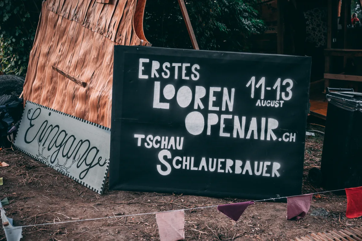 Tschau Schlauer Bauer, Hallo Looren. Tschau Schlauer Bauer, Hallo Looren.