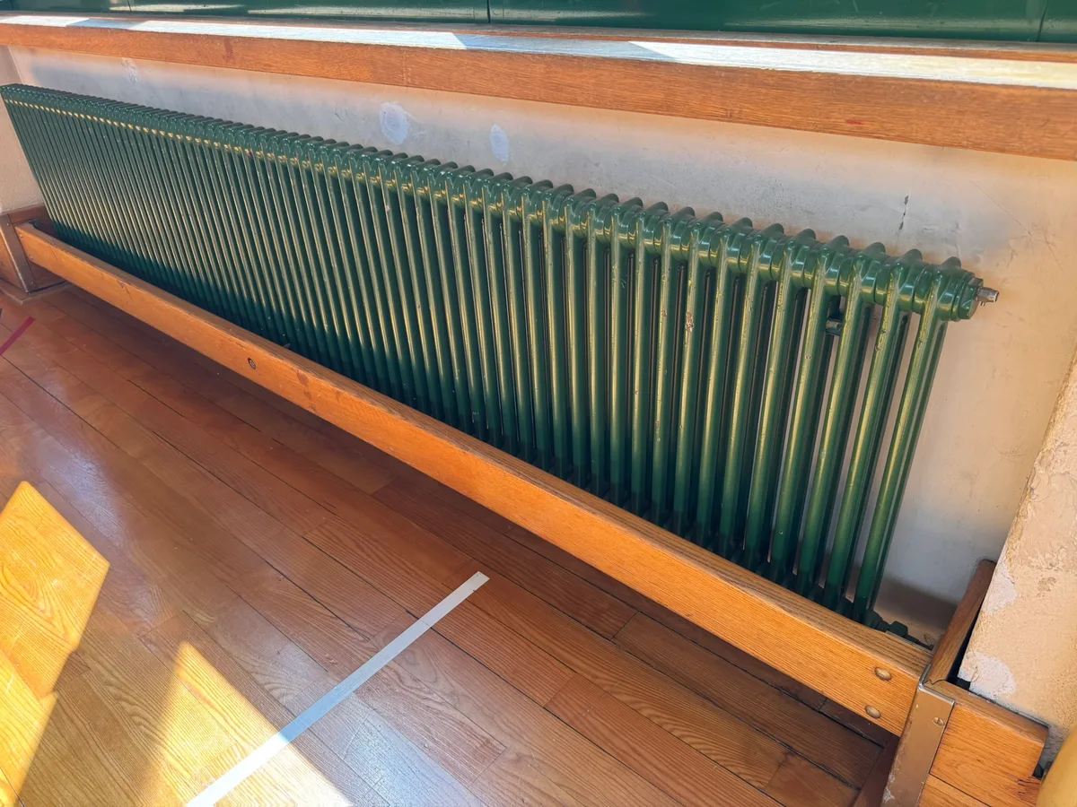 Die Schule Birchlen verkauft kurz vor dem Abbruch noch diverse Sachen über die Auktionsplattform Ricardo.