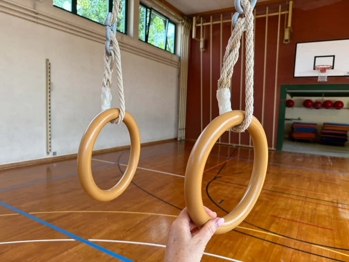 Bereits verkauft sind diese Turnringe samt Seil.