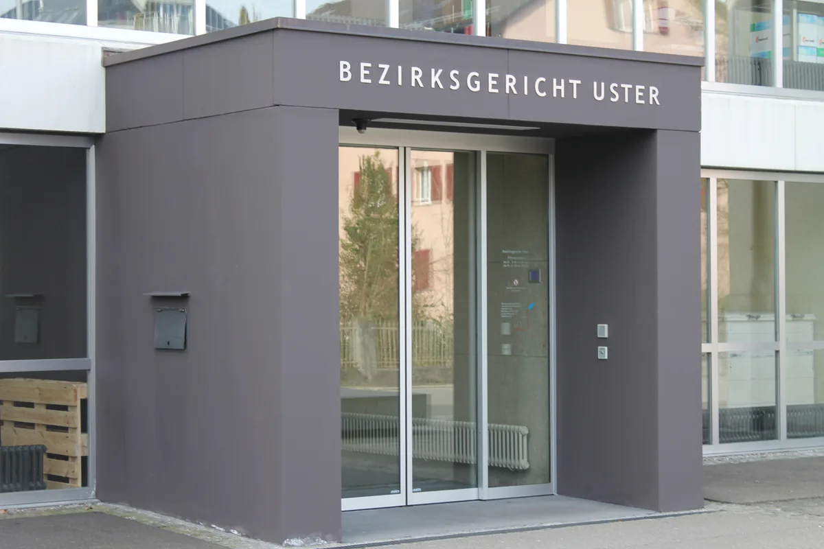 Eingang Bezirksgericht Uster