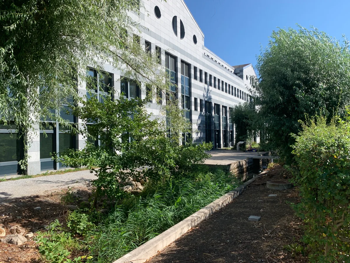 Von der Waldkantine mit der Gartenwirtschaft ist nichts mehr zu sehen. Nun kommt in das Gebäude ein McDonald's.