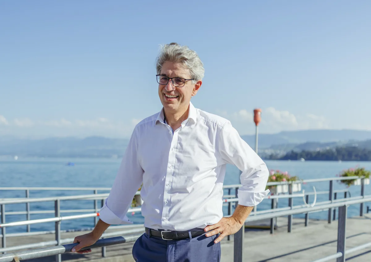 «Wer Arbeitsplätze und bezahlbaren Wohnraum sucht, der ist in Hinwil sicher an einem guten Ort»: Donato Scognamiglio stellt fest, dass die Eigenheimpreise im Bezirk Hinwil kräftig angezogen haben.