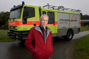 31083836-2 Andreas Bärtschi hat bereits vier Feuerwehrfahrzeuge in die Ukraine gefahren. Mit dem ausgemusterten Tanklöschfahrzeug der Wisliger Feuerwehr will er in den nächsten Tagen los.