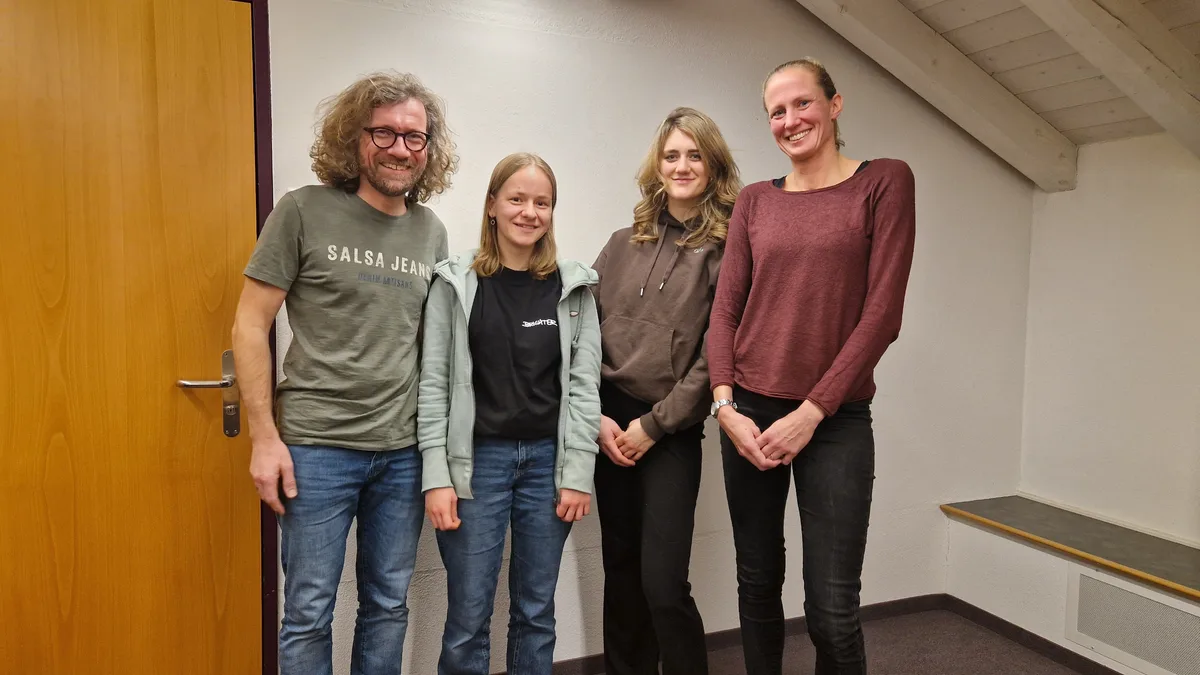 Das OK der Jungbärifeier in Bäretswil mit Christian Fischer und Sonja Meier Das OK der Jungbärifeier in Bäretswil mit Christian Fischer und Sonja Meier
