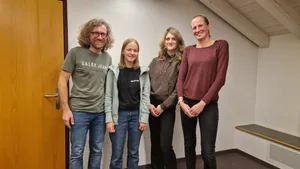 Das OK der Jungbärifeier in Bäretswil mit Christian Fischer und Sonja Meier Das OK der Jungbärifeier in Bäretswil mit Christian Fischer und Sonja Meier