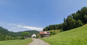 Ansichten vom Turbenthaler Teil des Steinenbachtals; hier wechseln Zugehörigkeit zwischen Wila und Turbenthal fast von Haus zu Haus Ansichten vom Turbenthaler Teil des Steinenbachtals; hier wechseln Zugehörigkeit zwischen Wila und Turbenthal fast von Haus zu Haus