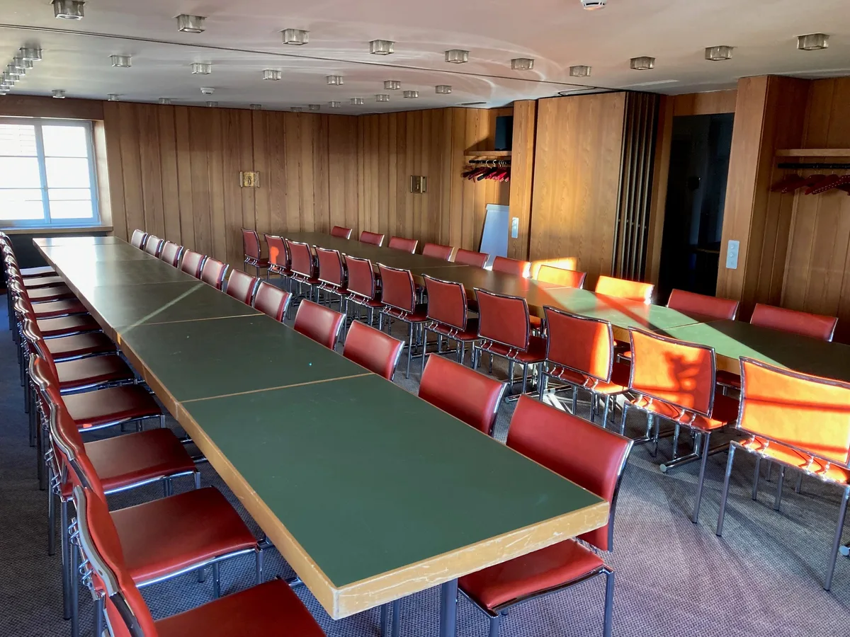 Bankettsaal im Gasthof Krone in der Forch, der neu vom Tibeter Tenba Sagangtsang betrieben wird.