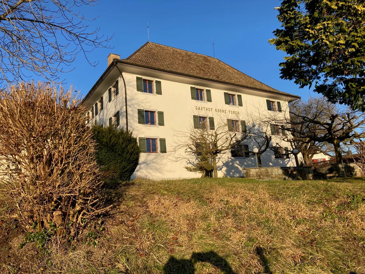 Der Gasthof Krone in der Forch, der neu vom Tibeter Tenba Sagangtsang betrieben wird.