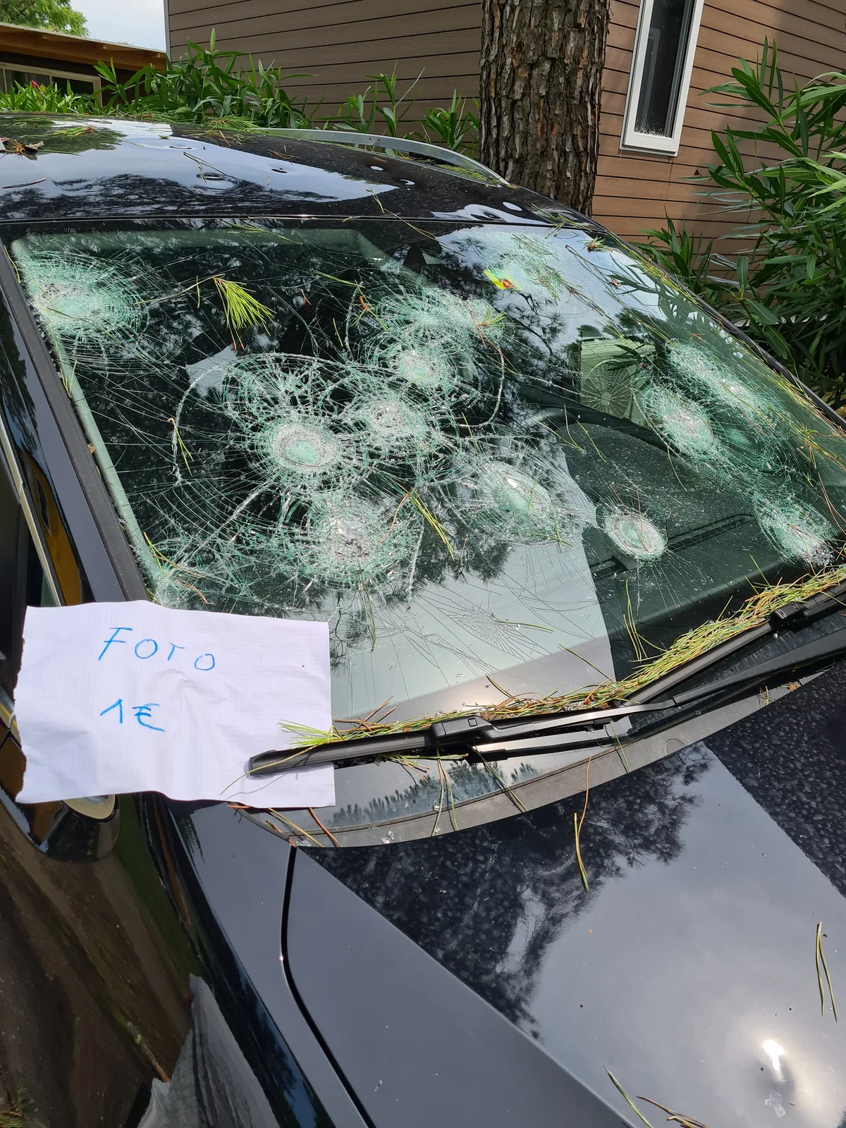 Schäden nach einem heftigen Hagelsturm am Gardasee im Juli 2023.