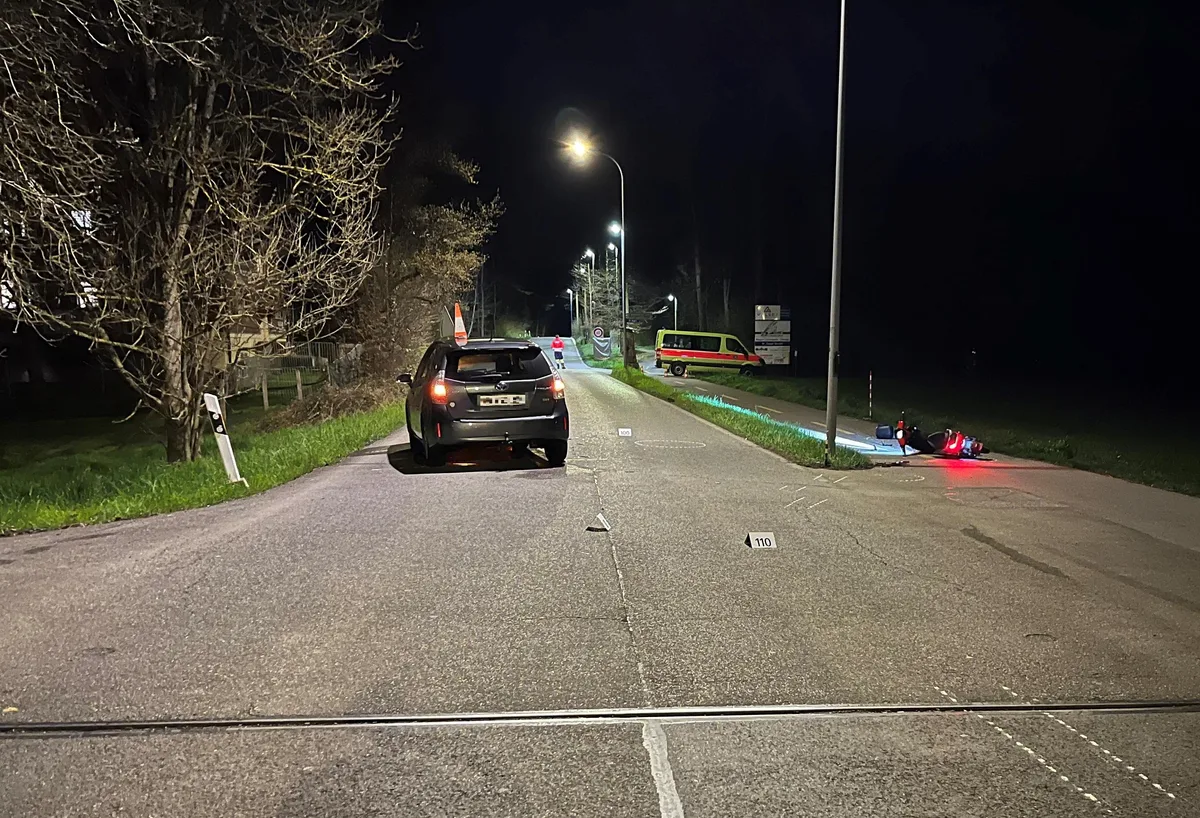 Der Unfall ereignete sich beim Ortseingang nach Dübendorf. Der Unfall ereignete sich beim Ortseingang nach Dübendorf.