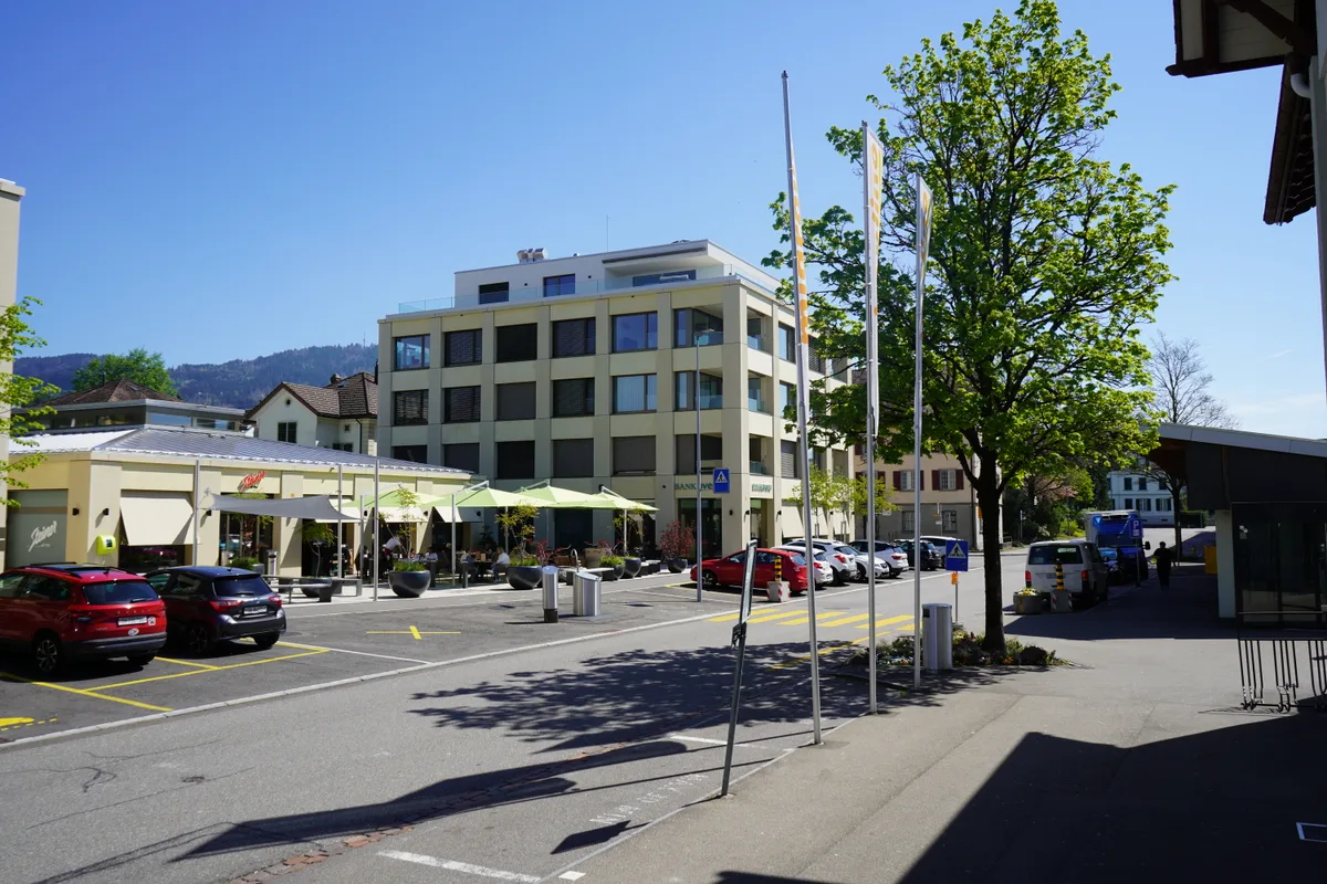 Der Bahnhofplatz in Hinwil soll saniert werden.