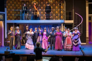 Der Laienchor mit Personen aus der Region im Stück «Die Fledermaus», das am Samstag in Hombrechtikon Premiere hat. Der Laienchor mit Personen aus der Region im Stück «Die Fledermaus», das am Samstag in Hombrechtikon Premiere hat.