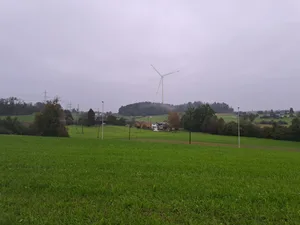 Visualisierung des Windrades Windparks Windenergieanlage Hombergchropf bei Bubikon; Visualisierung aufgrund von Gutachten der Gemeinde Bubikon, insofern fachmännisch; im Bildnamen drin ist jeweiliger Blickstandort zum Hombergchropf Visualisierung des Windrades Windparks Windenergieanlage Hombergchropf bei Bubikon; Visualisierung aufgrund von Gutachten der Gemeinde Bubikon, insofern fachmännisch; im Bildnamen drin ist jeweiliger Blickstandort zum Hombergchropf