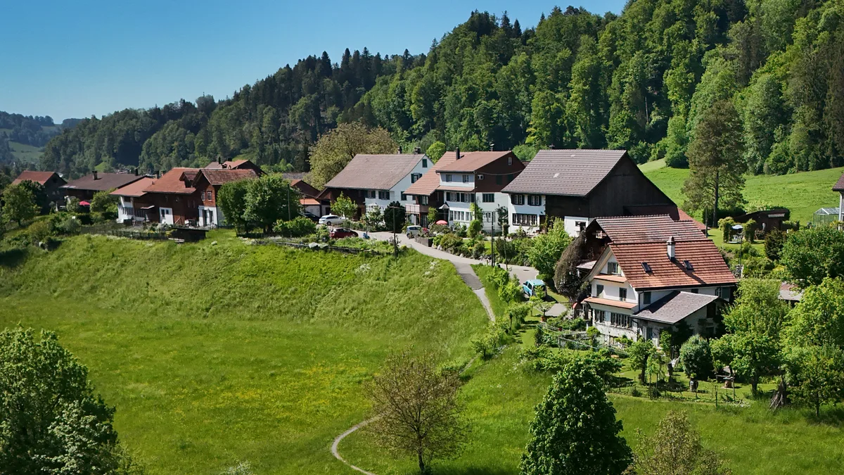 Hohe Nachfrage. kleines Angebot: Die Preise für Einfamilienhäuser steigen weiter. Hohe Nachfrage. kleines Angebot: Die Preise für Einfamilienhäuser steigen weiter.