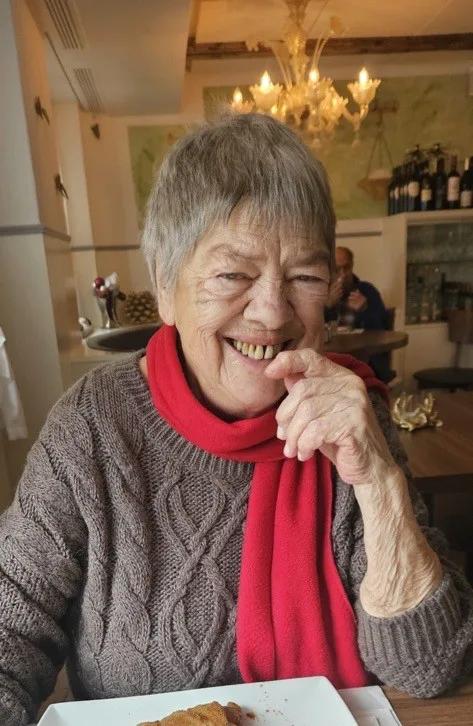Man sieht Elsbeth Cartier, eine rüstige Seniorin,