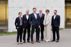 25553929-8 von links nach rechts: Dr. Virginie Schubert, Christian Elsener, Andreas Mika, Prof. Dr. Jörg Daniel, Katja Bruni, Dr. Hansjörg Lehmann