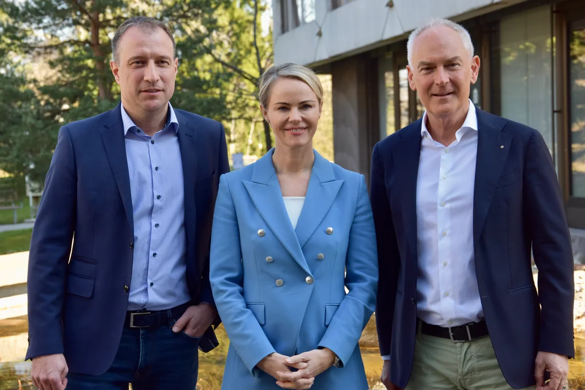 2. Spitex-Forum der Region Pfannenstiel: RR Natalie Rickli mit Gastgeber Claudius Holinski (links) und Tobias Diener, Direktor der Zollingerr-Stiftung.