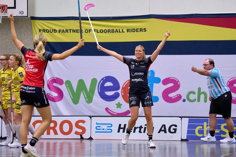 29336981-1 Tor für Floorball Riders Dürnten-Bubikon-Rüti in der dritten NLA-Playout-Partie gegen Floorball Uri