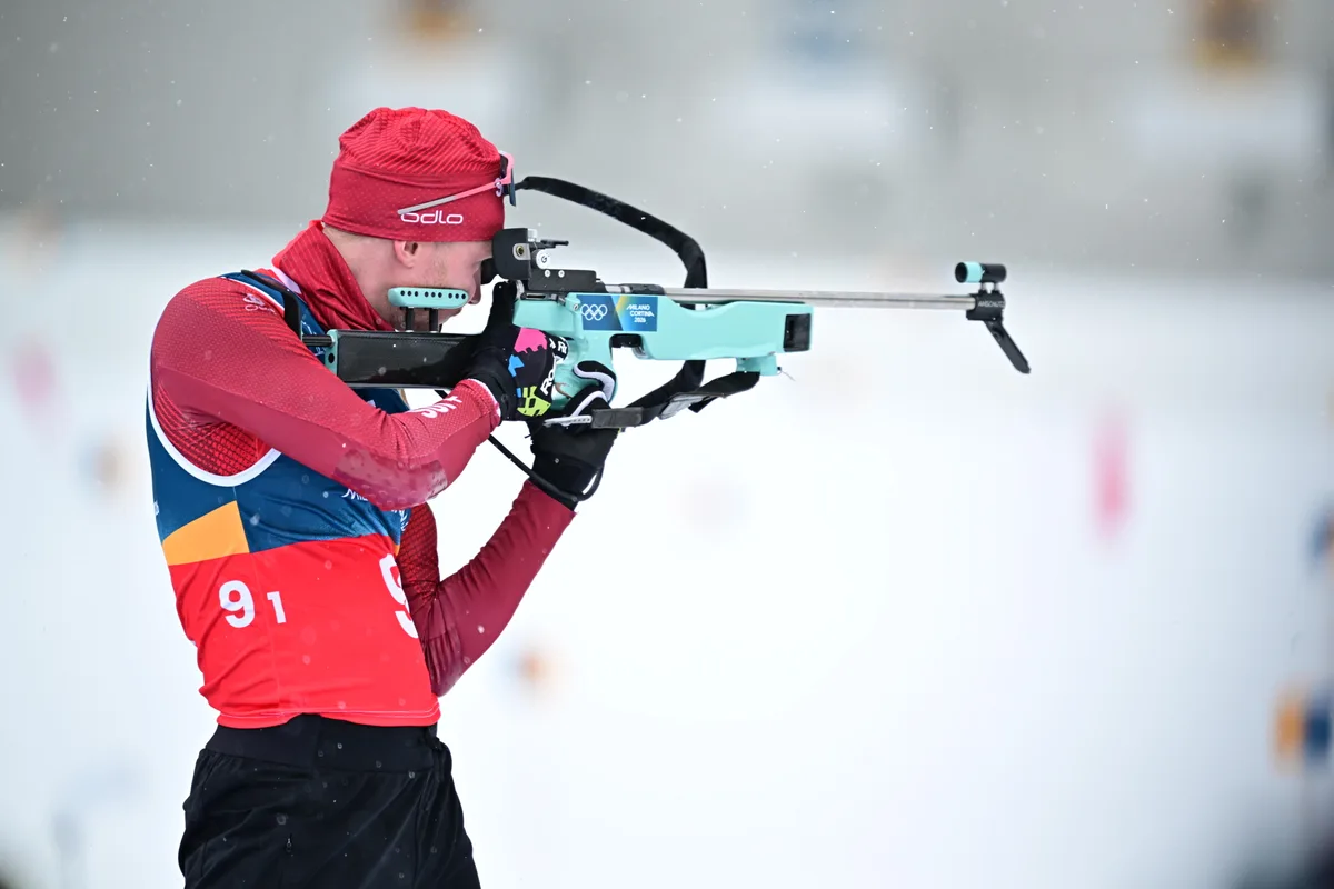 29640824-5 epa12749676 Sebastian Stalder of Switzerland competes in the Men's 4x7.5km Relay of the Biathlon competitions at the Milano Cortina 2026 Winter Olympic Games, in Anterselva, Italy, 17 February 2026. EPA/MARTIN METELKO