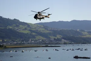 Der Super Puma setzt am Samstag über dem oberen Seebecken den Auftakt für die Flugshows. Der Super Puma setzt am Samstag über dem oberen Seebecken den Auftakt für die Flugshows.