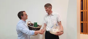 Der abtretende und neue Präsident des Parlaments, STefan Burch und Philipp Zogg und die neue Geschäftsleitung mit Andreas Wolfensberger und Helen Bisang Der abtretende und neue Präsident des Parlaments, STefan Burch und Philipp Zogg und die neue Geschäftsleitung mit Andreas Wolfensberger und Helen Bisang