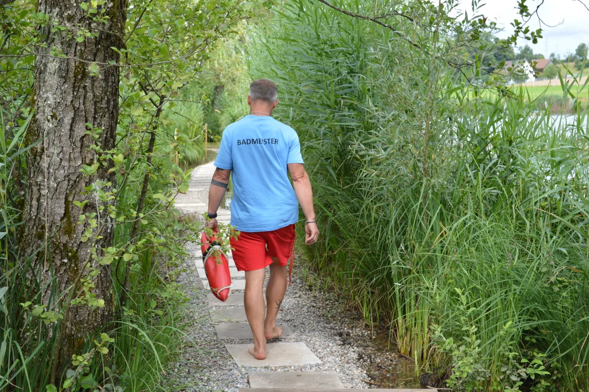 Matthias Weber ist Bademeister in der Badi Egelsee in Bubikon.