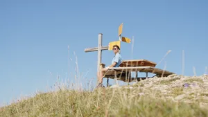 23171169-5 Yuri Kaspar bei seiner Arbeit fuer die Zuercher Wanderwege